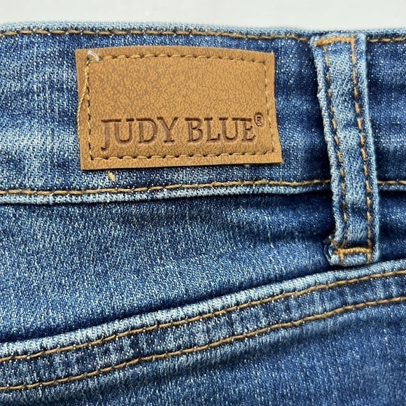 Judy Blue 3” Inseam Mid Rise Shorts Size S - Picture 11 of 16